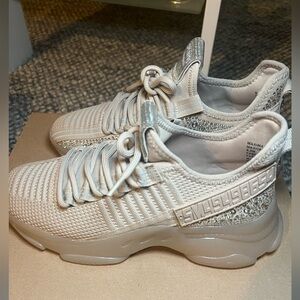 Women Steve Madden sneakers, worn once like new!